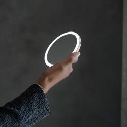 HANDHELD LIGHTED MIRROR